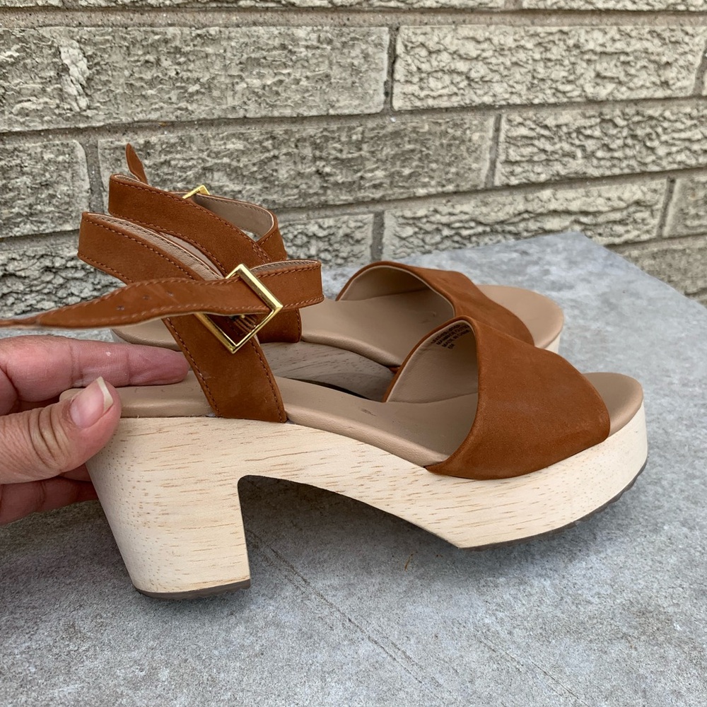 Loft Leather Clog brown sandals size 6